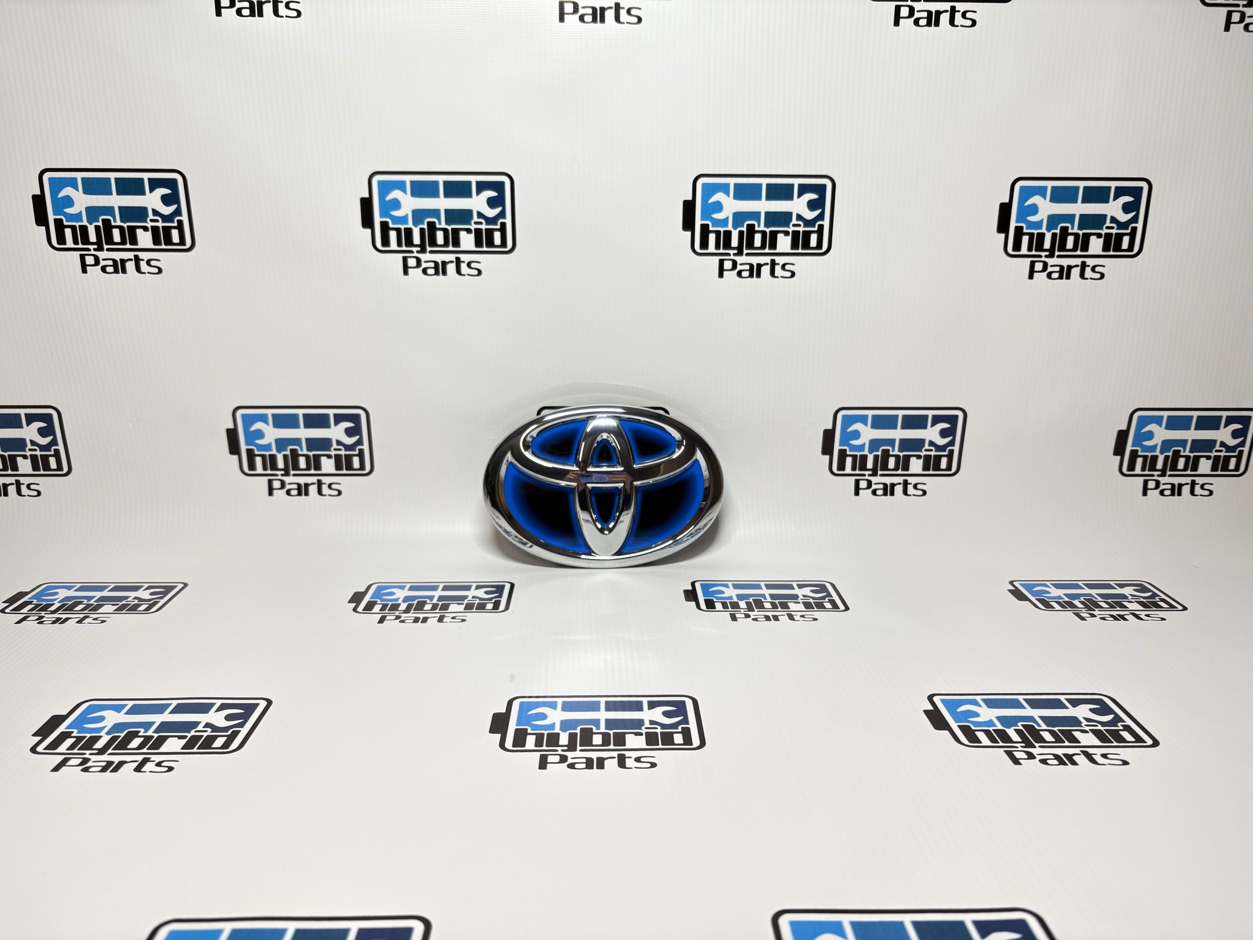 Эмблема значок Toyota переднего бампера